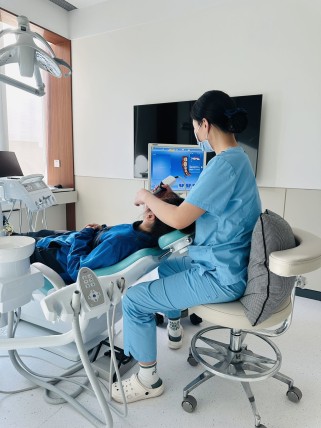 瑞尔齿科：看牙也能如此舒适，告别紧张享受专业口腔护理