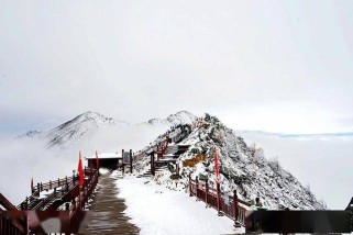 秦岭山脉旅游攻略：探索中国南北分界线的自然奇观与生态保护