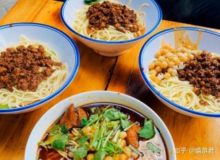 重庆老太婆摊摊面：30年坚守的老街味道，带你寻味山城最地道的麻辣记忆
