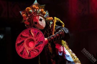 川剧变脸揭秘：从起源到绝技，轻松看懂这门神奇艺术