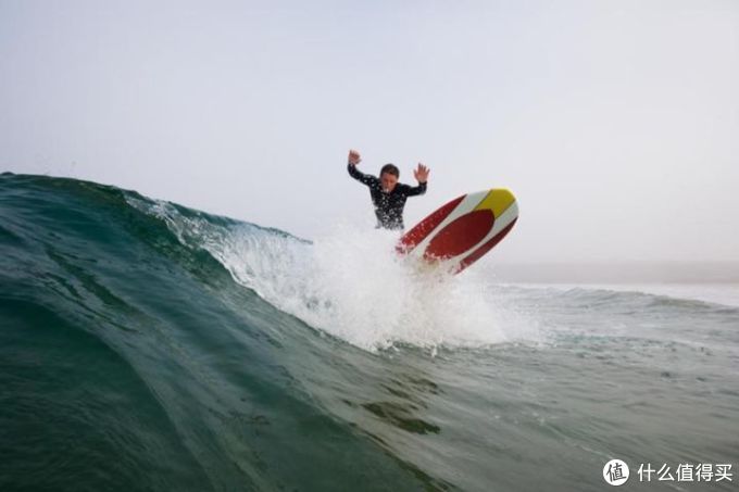 夏日冲浪店全攻略:从新手到高手的冲浪装备租赁、课程选择与安全技巧 夏日冲浪店全攻略:从新手到高手的冲浪装备租赁、课程选择与安全技巧