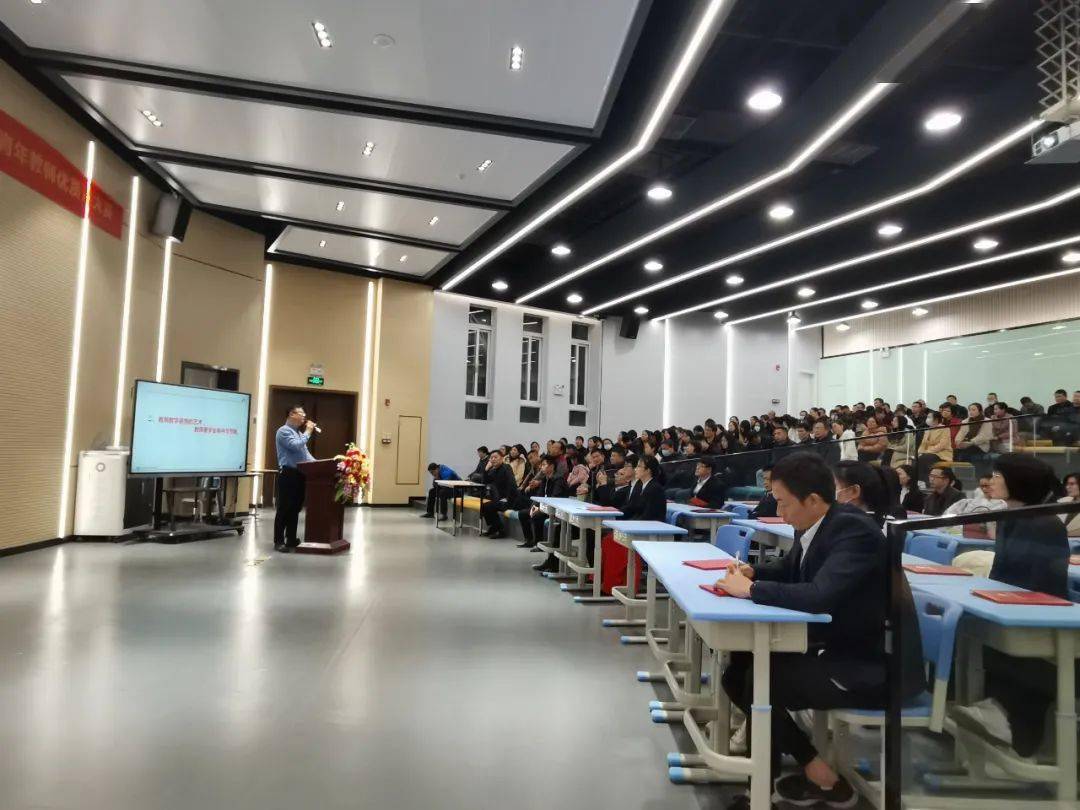 重庆南开中学:历史传承与现代教育完美融合,助您深入了解名校风采与入学指南 重庆南开中学:历史传承与现代教育完美融合,助您深入了解名校风采与入学指南