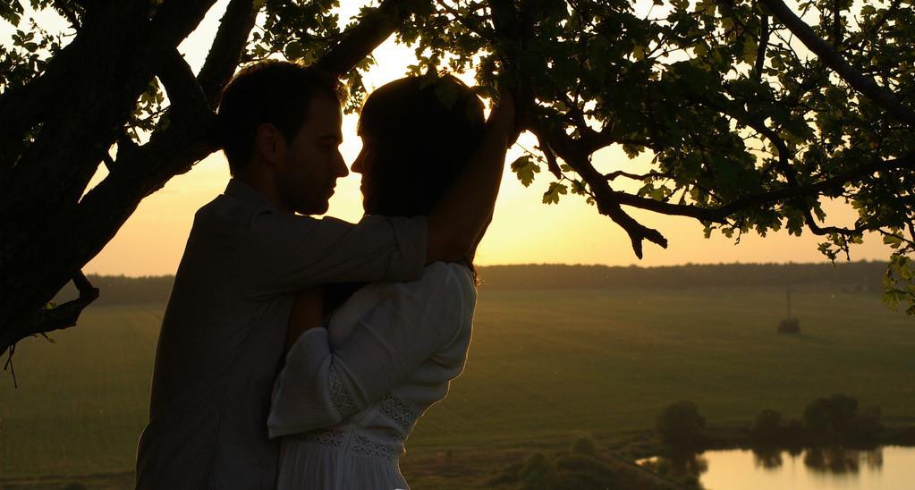 五月桃花网:打造专属文学社区,享受创作与阅读的极致乐趣 五月桃花网:打造专属文学社区,享受创作与阅读的极致乐趣