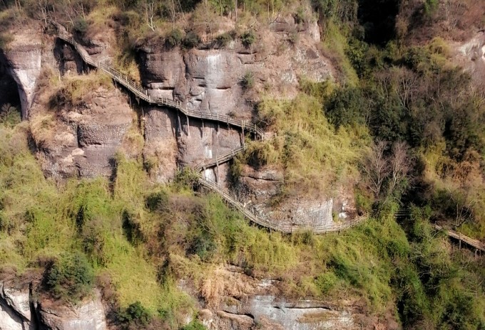 剑阁峥嵘而崔嵬:揭秘天下第一险关的地理战略与千年文化 剑阁峥嵘而崔嵬:揭秘天下第一险关的地理战略与千年文化