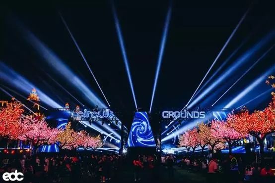 古镇灯博会全攻略:沉浸式光影盛宴,轻松玩转传统与现代的完美融合 古镇灯博会全攻略:沉浸式光影盛宴,轻松玩转传统与现代的完美融合