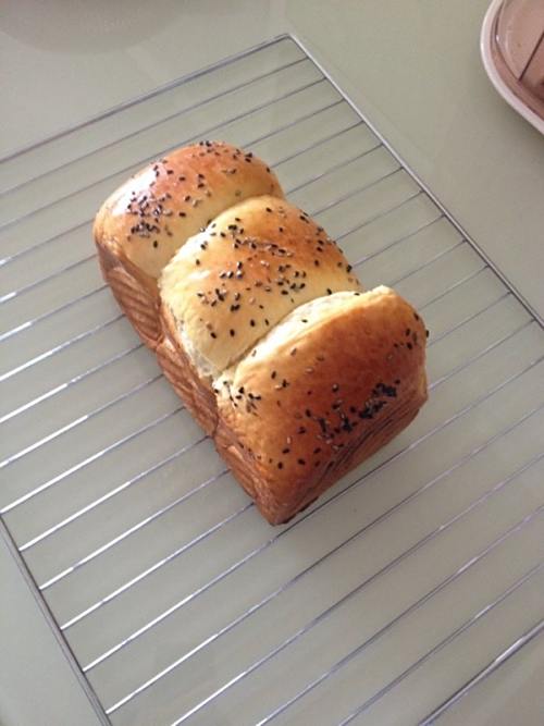 北海道吐司制作全攻略:从汤种法到黄金配方的柔软秘诀,轻松在家享受顶级面包口感 北海道吐司制作全攻略:从汤种法到黄金配方的柔软秘诀,轻松在家享受顶级面包口感